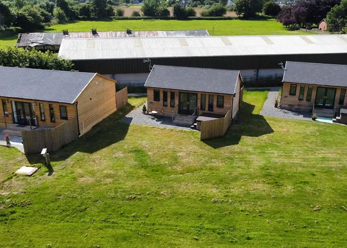 Edgmond Lodges - 1 & 2 Bed Luxury Log Cabins With Private Hot Tubs Derbyshire