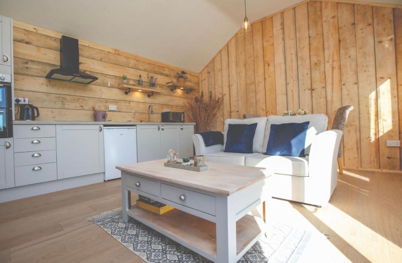 Edgmond - 1 & 2 Bed Luxury Log With Private Hot Tubs Derbyshire Alojamento de Turismo Selvagem Hilton (Derbyshire)