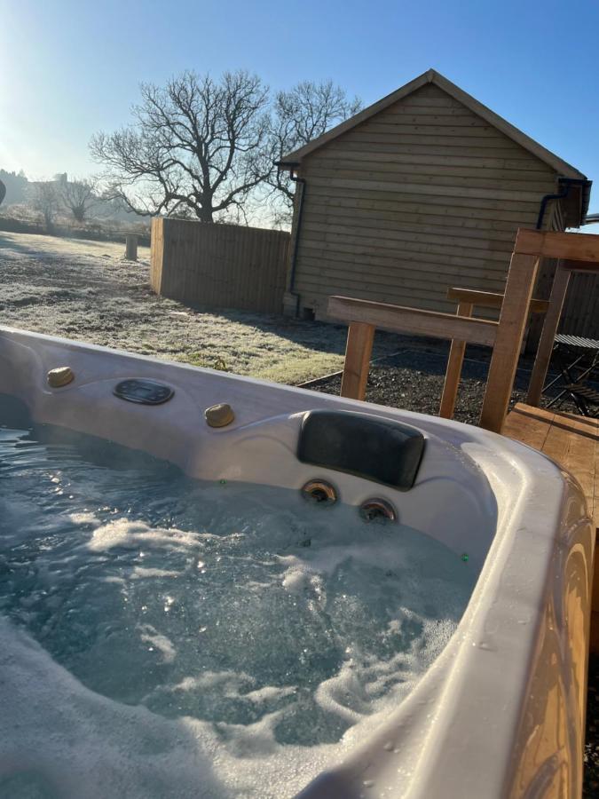 Edgmond - 1 & 2 Bed Luxury Log With Private Hot Tubs Derbyshire *