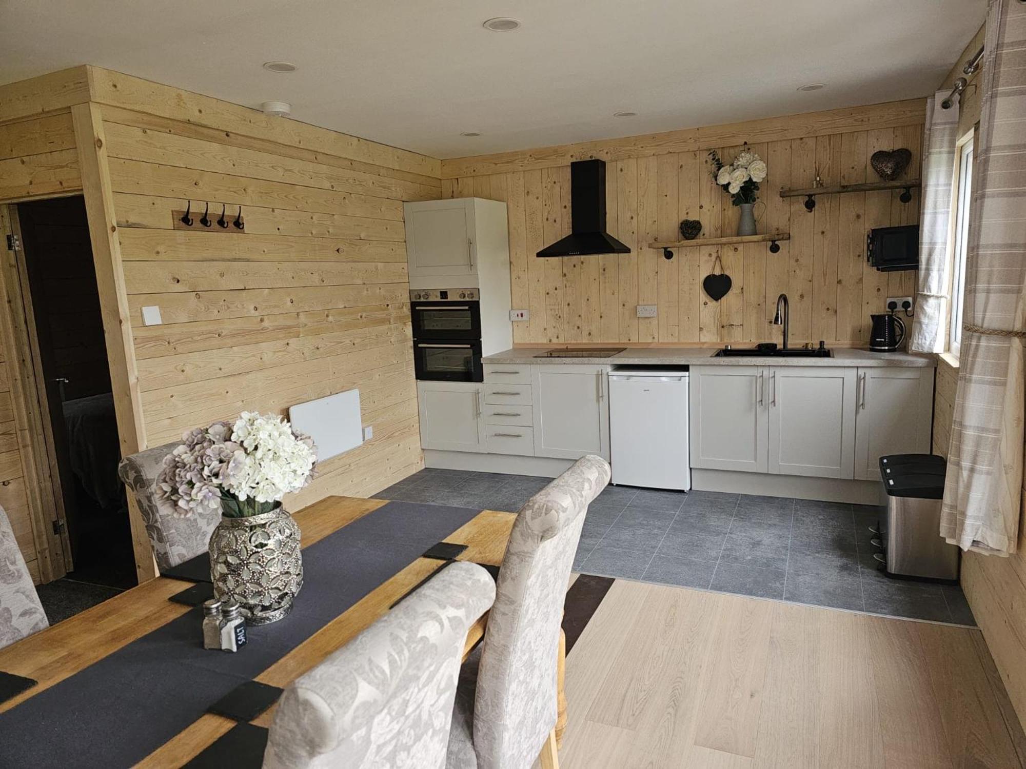 Edgmond - Scropton Lodge Hilton (Derbyshire)