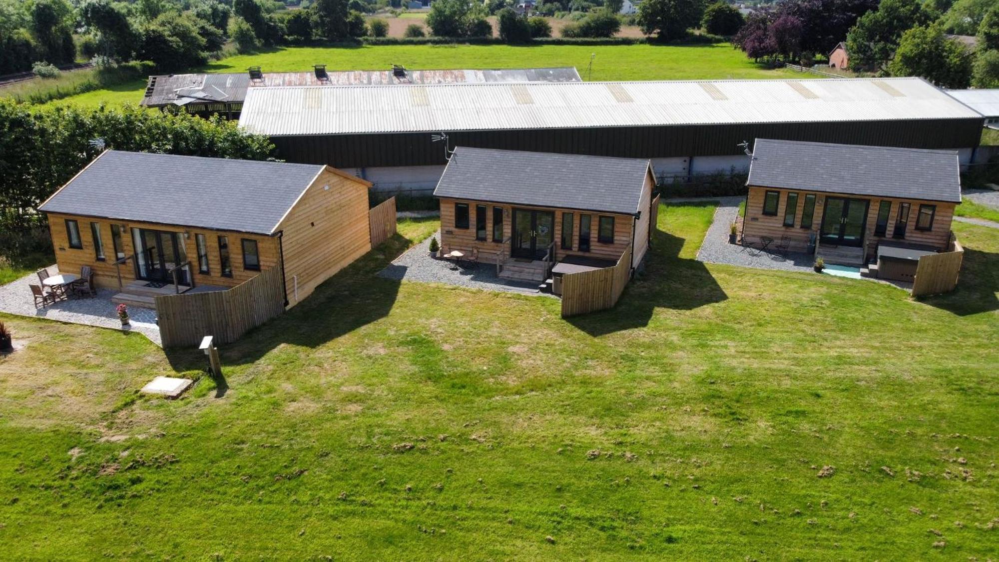 Alojamento de Turismo Selvagem Edgmond - 1 & 2 Bed Luxury Log With Private Hot Tubs Derbyshire Hilton (Derbyshire)