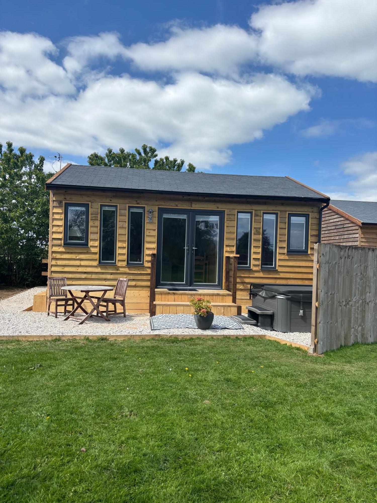 Edgmond - 1 & 2 Bed Luxury Log With Private Hot Tubs Derbyshire Alojamento de Turismo Selvagem
