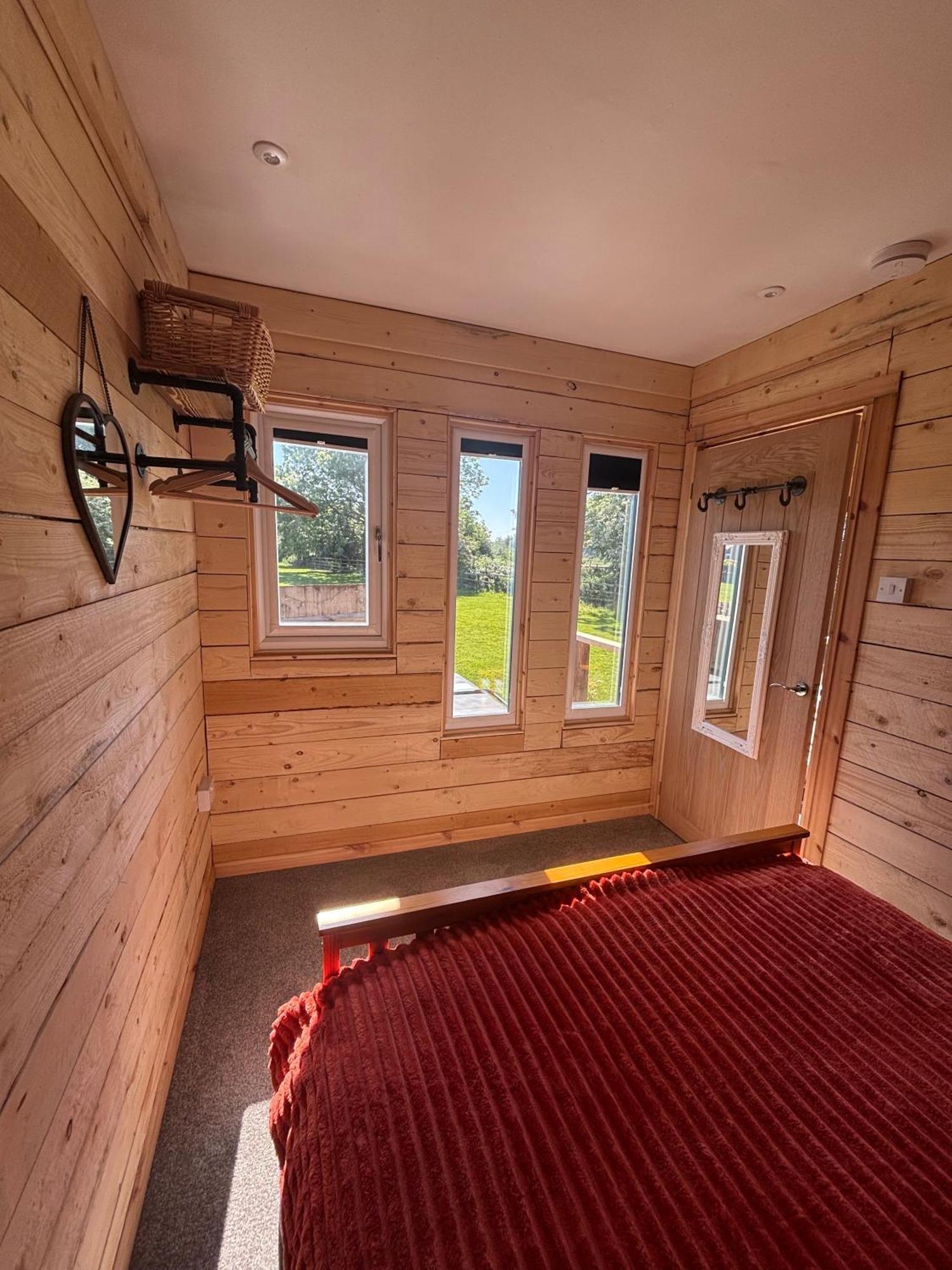 Alojamento de Turismo Selvagem Edgmond - 1 & 2 Bed Luxury Log With Private Hot Tubs Derbyshire